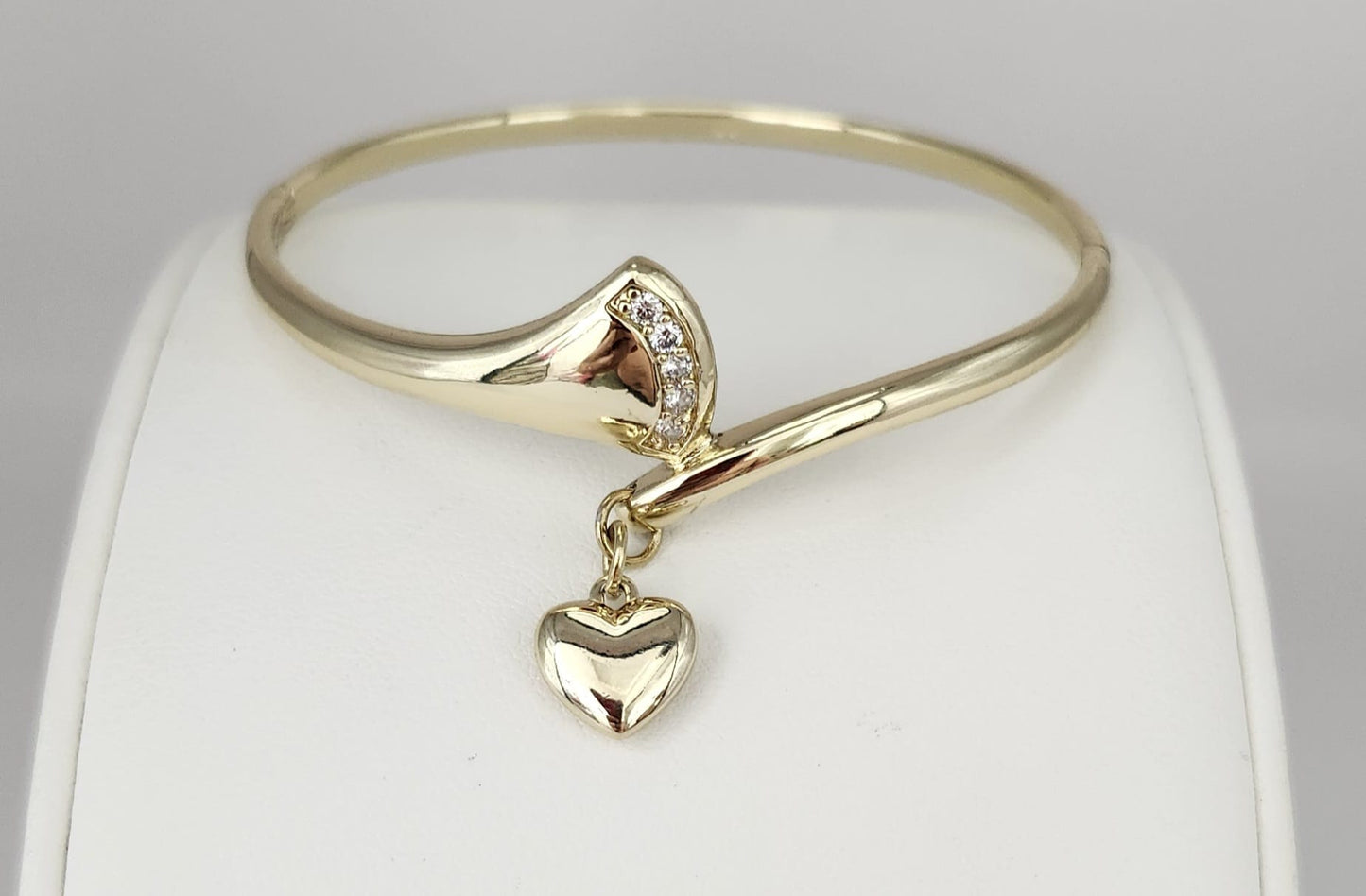 Pulsera rígida de corazón