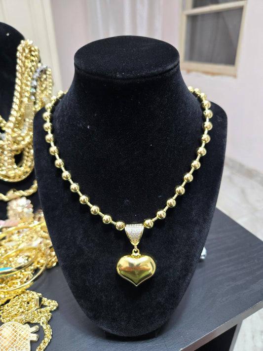 Collar d balines con dije de corazón inflado